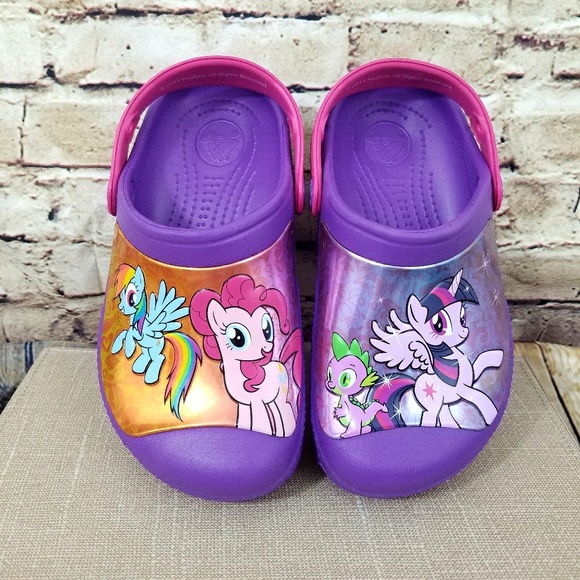 crocs pony